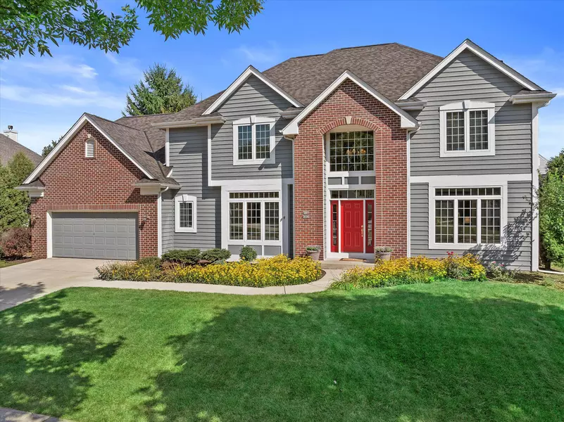 W72N452 Greystone Dr, Cedarburg, WI 53012