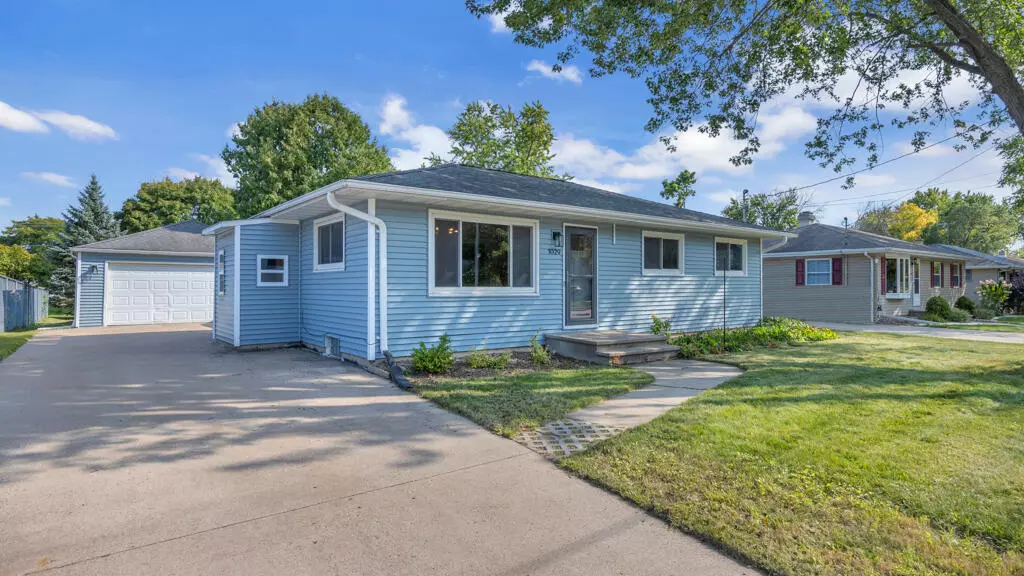 1029 London St, Menasha, WI 54952