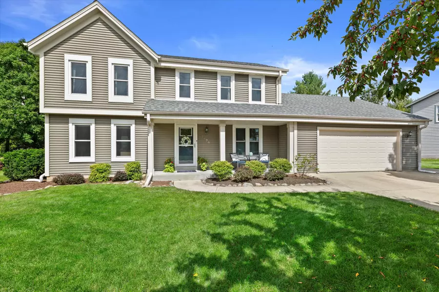 1479 Crestwood Dr, Oconomowoc, WI 53066