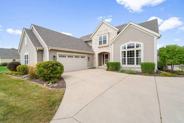 608 Prairie Hill Ave, Mukwonago, WI 53149