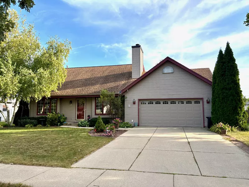 1401 E Maass Dr, Oak Creek, WI 53154