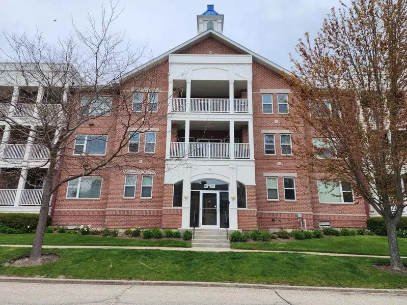 318 57th St Unit 202, Kenosha, WI 53140