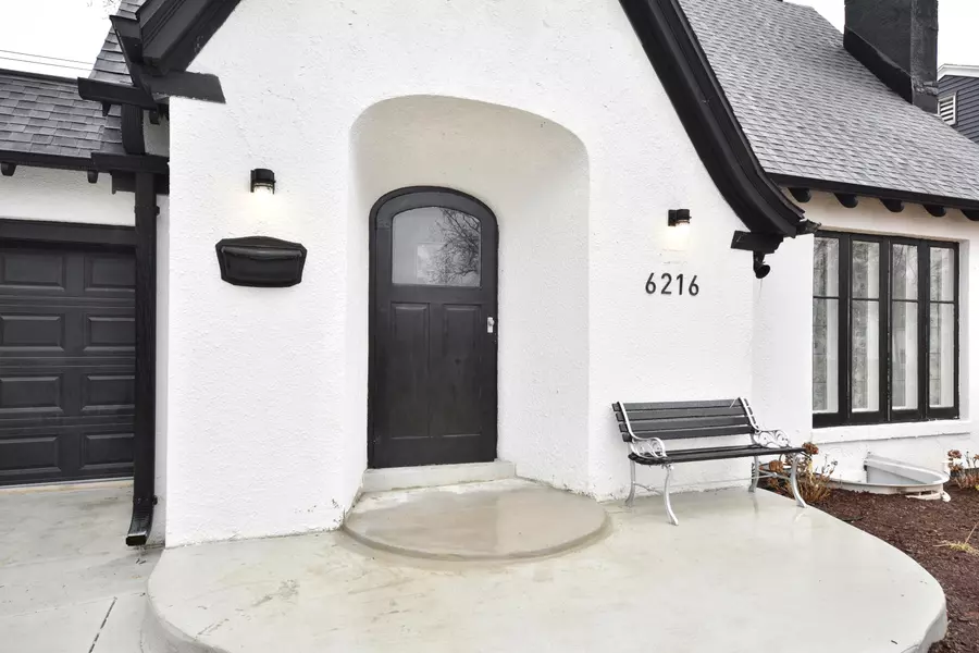 6216 N Santa Monica Blvd, Whitefish Bay, WI 53217