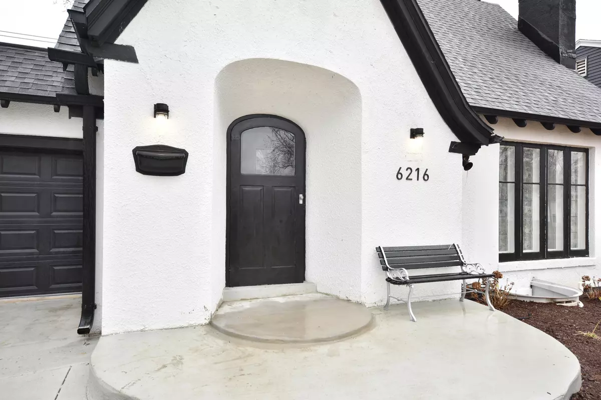 Whitefish Bay, WI 53217,6216 N Santa Monica Blvd