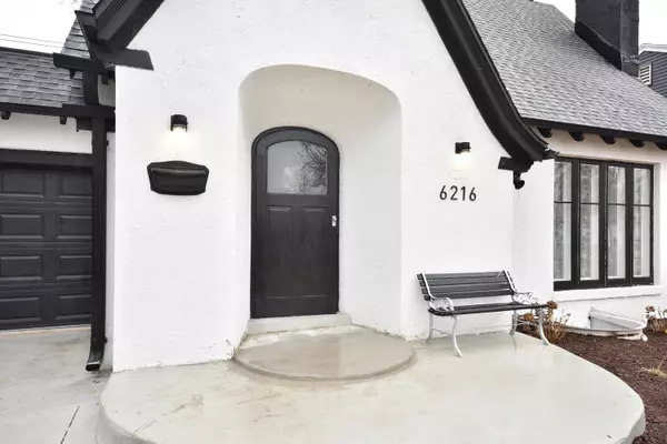 6216 N Santa Monica Blvd, Whitefish Bay, WI 53217