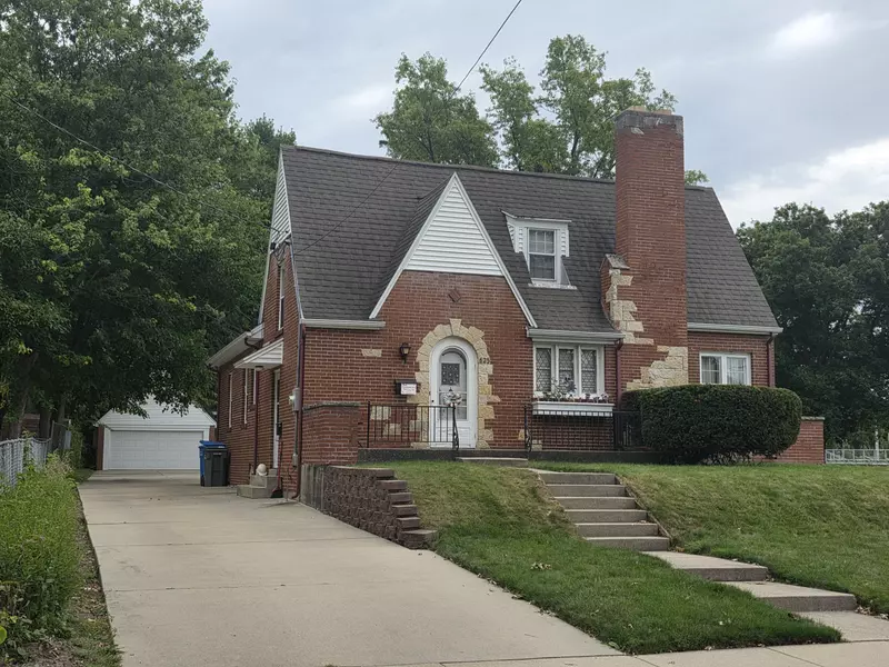 625 S 12th St, Watertown, WI 53094