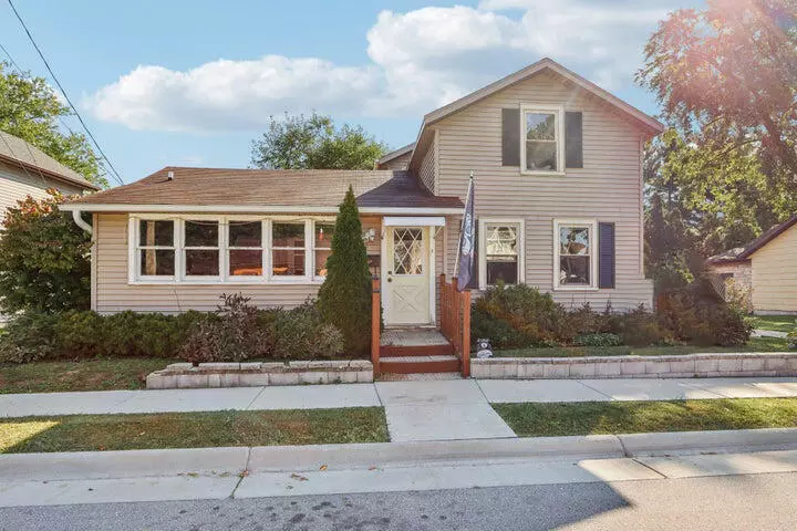 Watertown, WI 53094,1221 S Third St