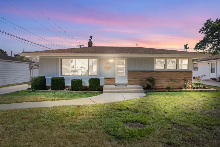 7721 W Burdick Ave, Milwaukee, WI 53219