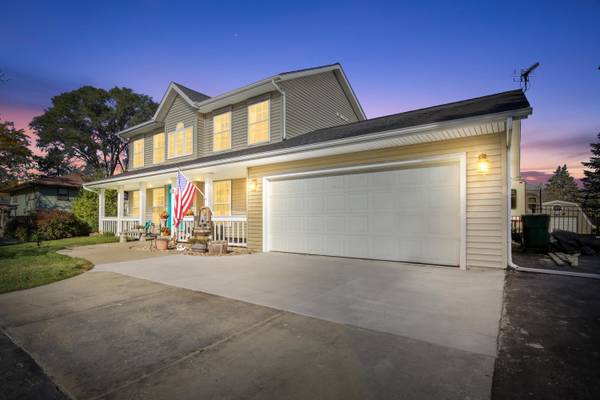 2350 E Sandy Acre Rd, West Bend, WI 53090