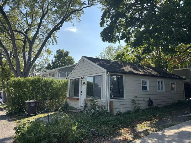 158 Big Foot St, Fontana, WI 53125