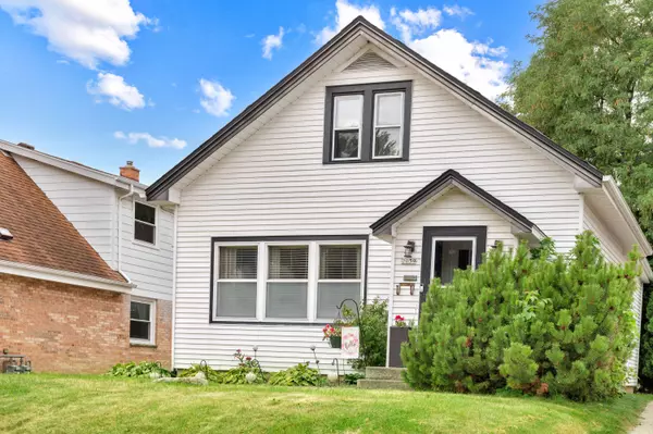 2039 S 97th St, West Allis, WI 53227