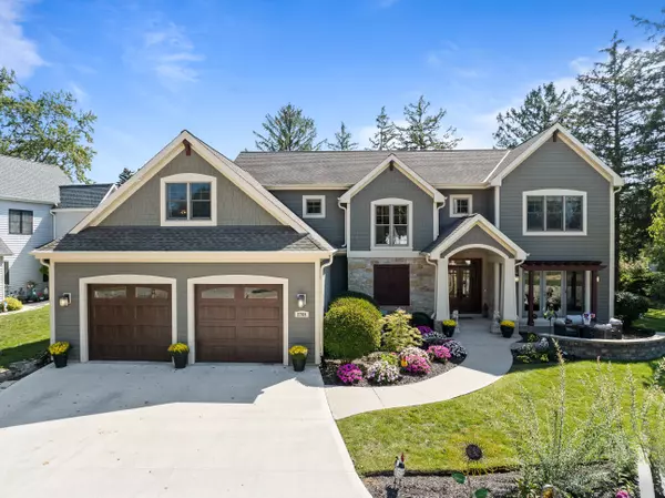 2705 Knollcrest Dr, Burlington, WI 53105