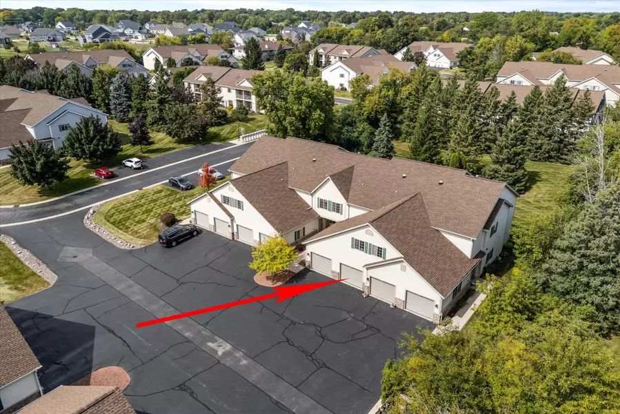 2112 Pine Ridge Ct Unit F, Grafton, WI 53024