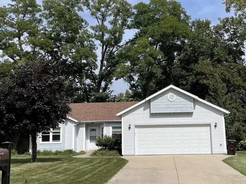 445 Connie Cir, Lake Geneva, WI 53147