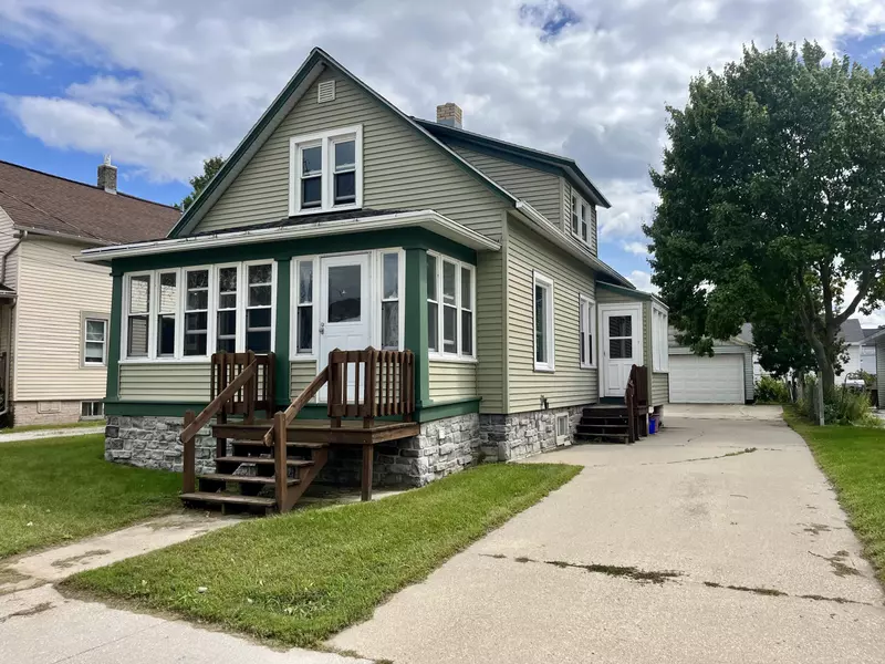 2313 16th St, Two Rivers, WI 54241