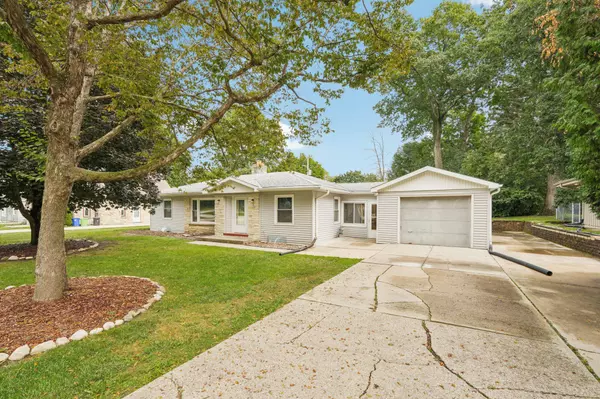 1330 Parkway Dr, Brookfield, WI 53005