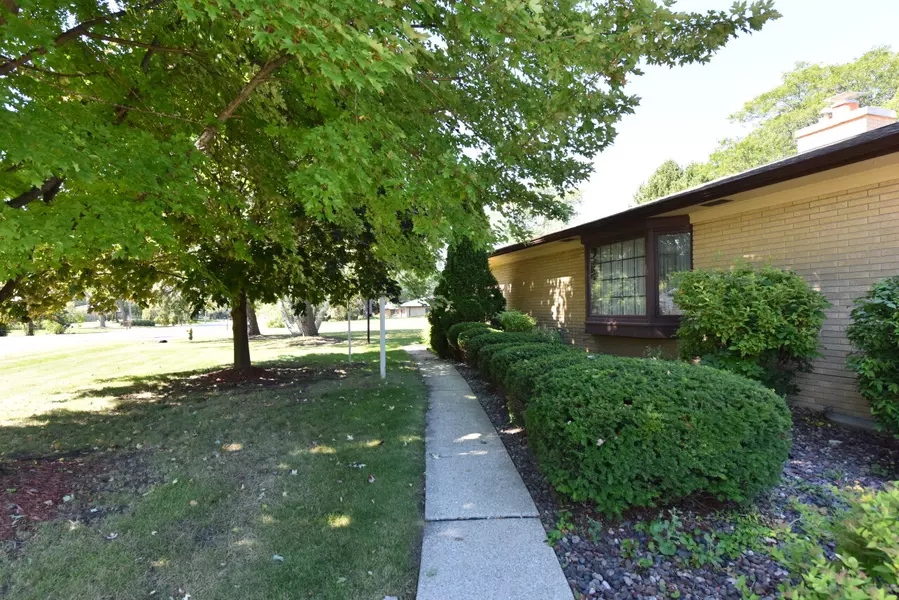 3421 Twin Ln, Caledonia, WI 53406