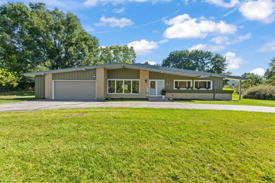 N69W29439 River Front Dr, Merton, WI 53029