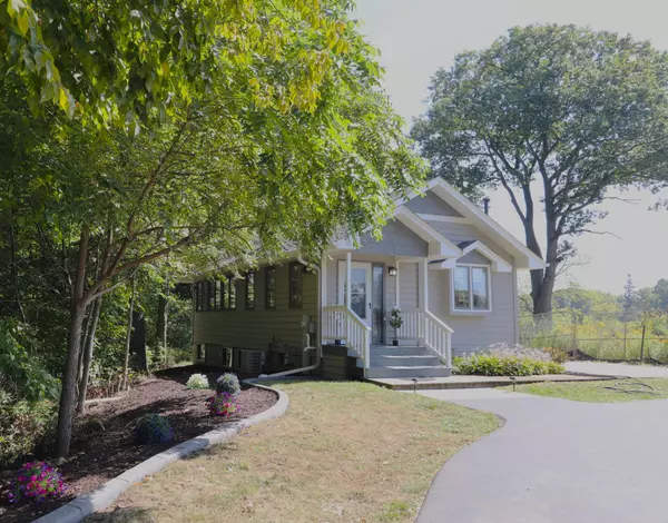 604 Waters Edge Rd, Caledonia, WI 53402