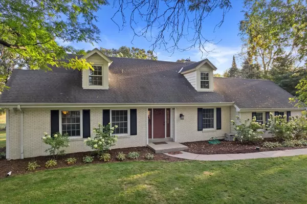 706 S Waterville Lake Rd, Summit, WI 53066