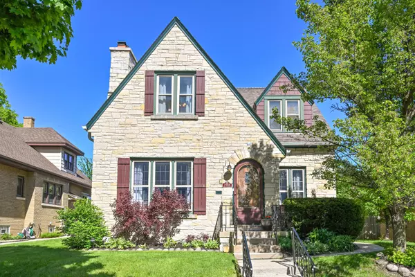 2708 N 68th St,  Milwaukee,  WI 53210