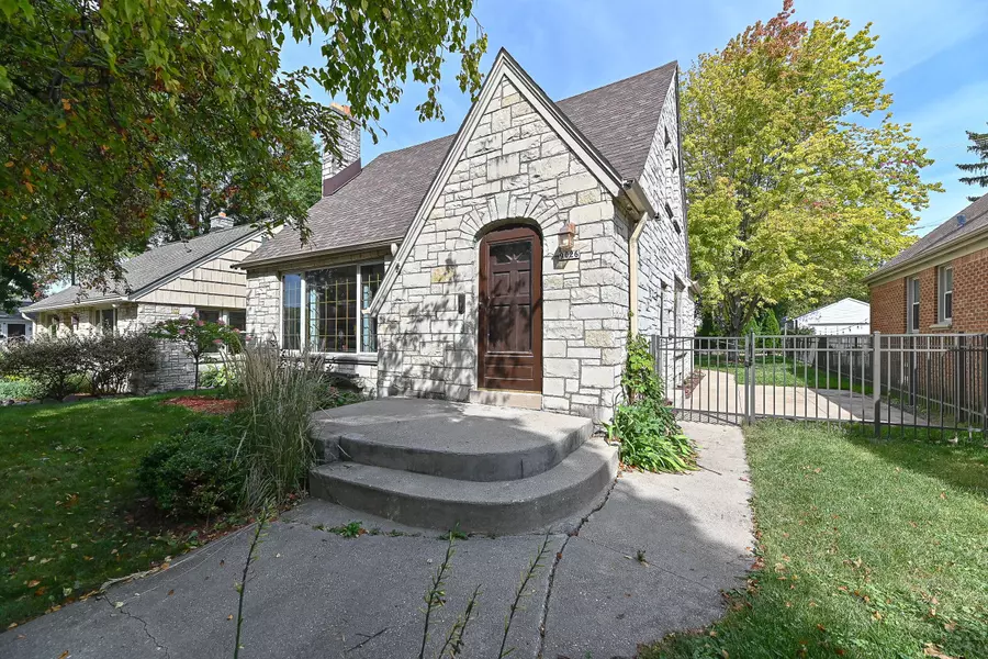 9026 W Center St, Milwaukee, WI 53222