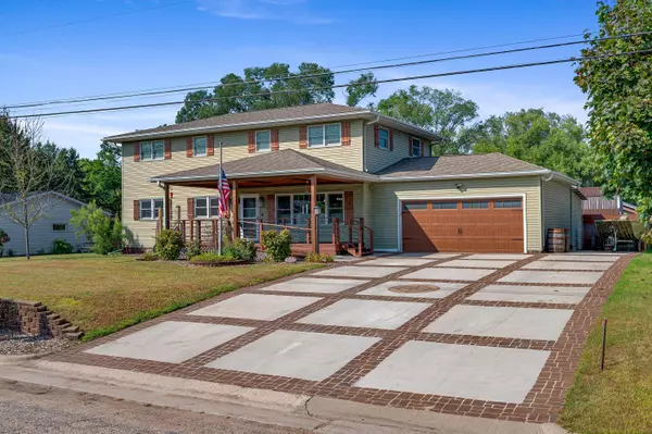 823 Breezy Point Rd, Campbell, WI 54603