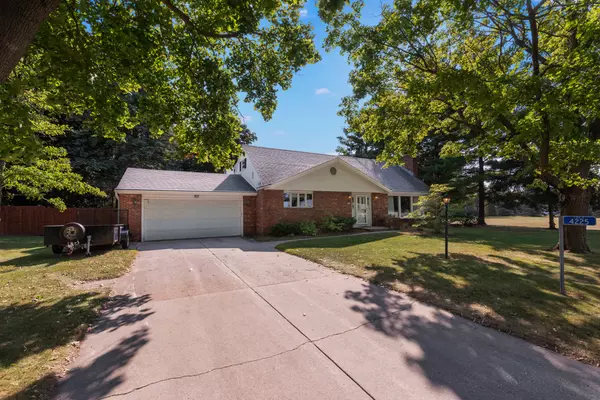 4225 S 15th St, Wilson, WI 53081