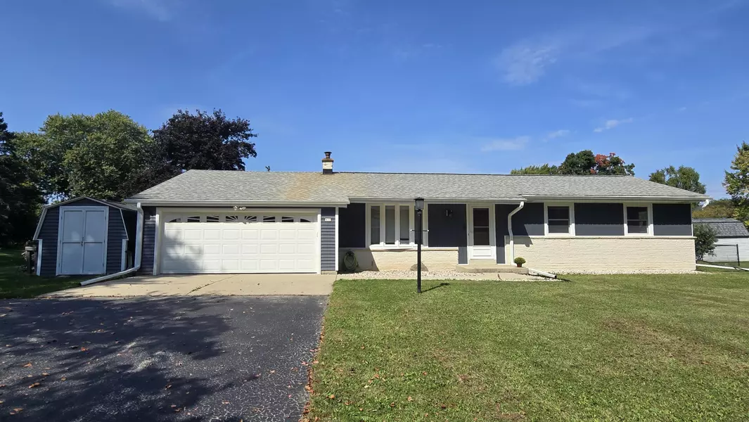 810 Cardinal Dr, Jackson, WI 53012