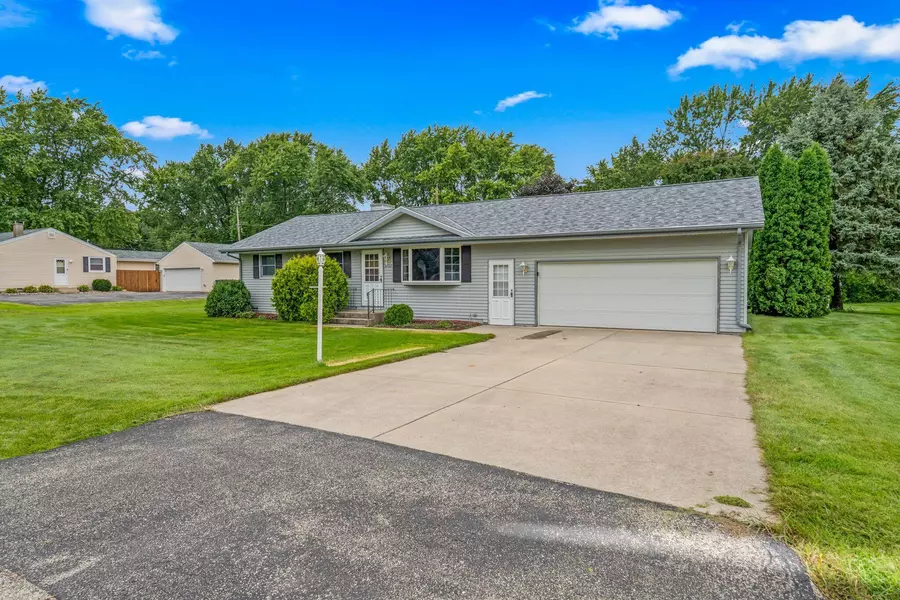 8102 W Margaret Ln, Franklin, WI 53132