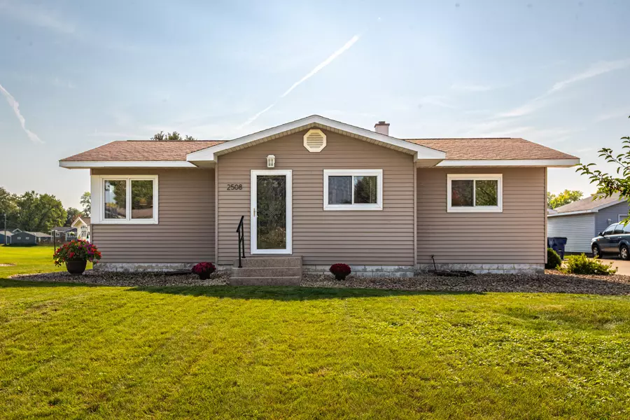 2508 Island Park Rd, Campbell, WI 54603