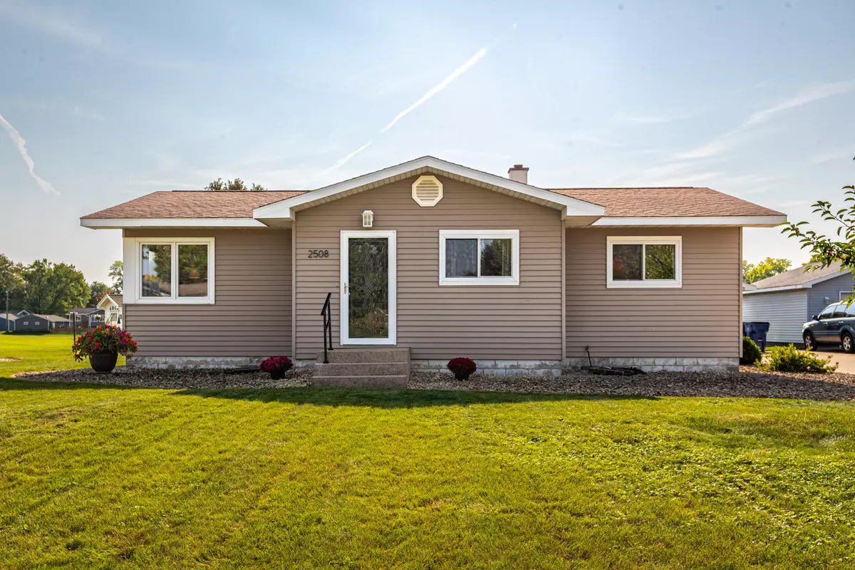 Campbell, WI 54603,2508 Island Park Rd