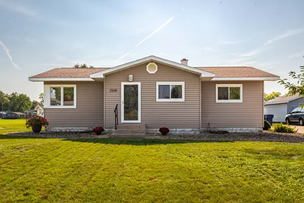 2508 Island Park Rd, Campbell, WI 54603