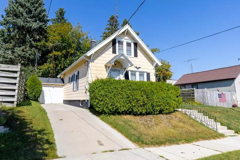 Manitowoc, WI 54220,914 Green St