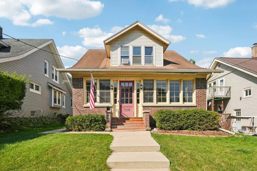 108 N 10th Ave, West Bend, WI 53095