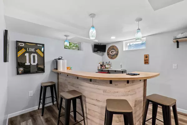 1082 Western Ave, Green Bay, WI 54303