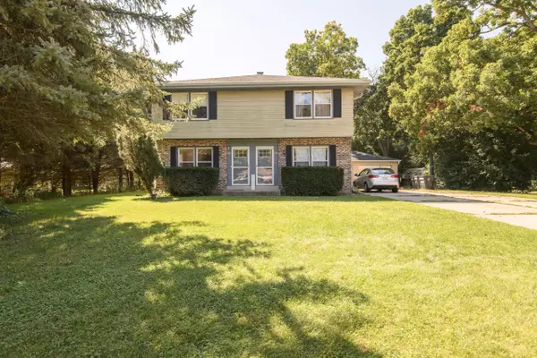 215 W Pembroke Way Unit 217, Wales, WI 53183