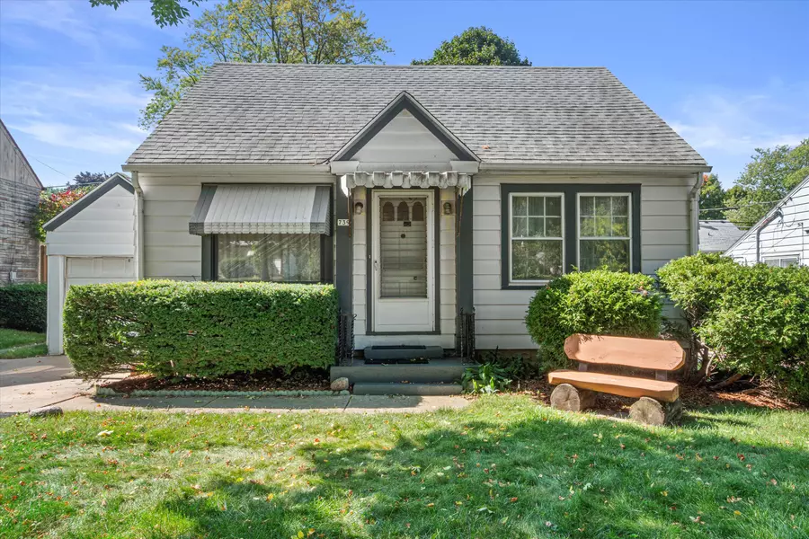 739 N 115th St, Wauwatosa, WI 53226