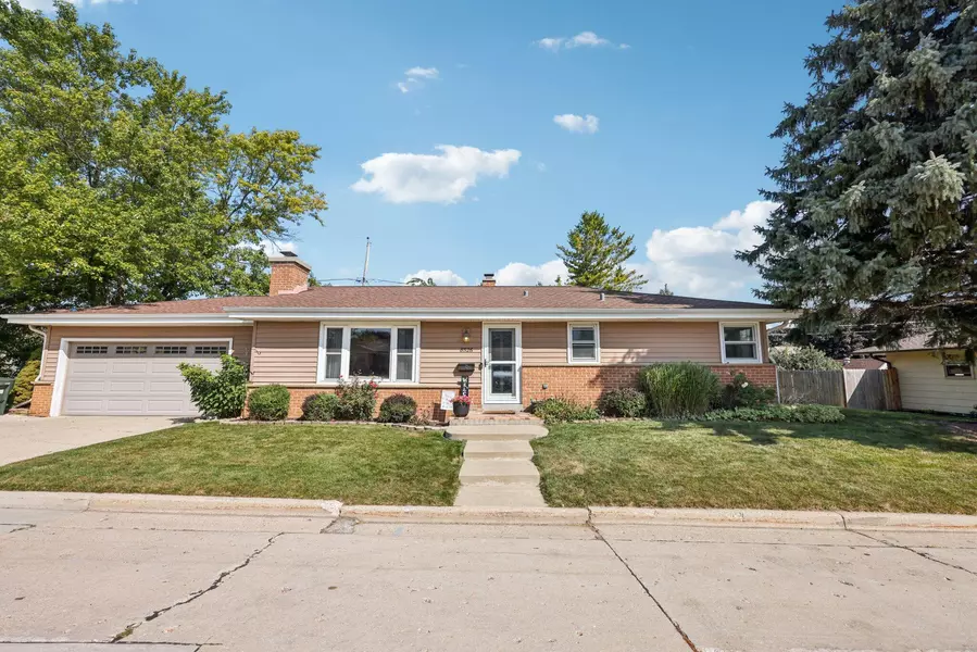 8526 W Hayes Pl, West Allis, WI 53227