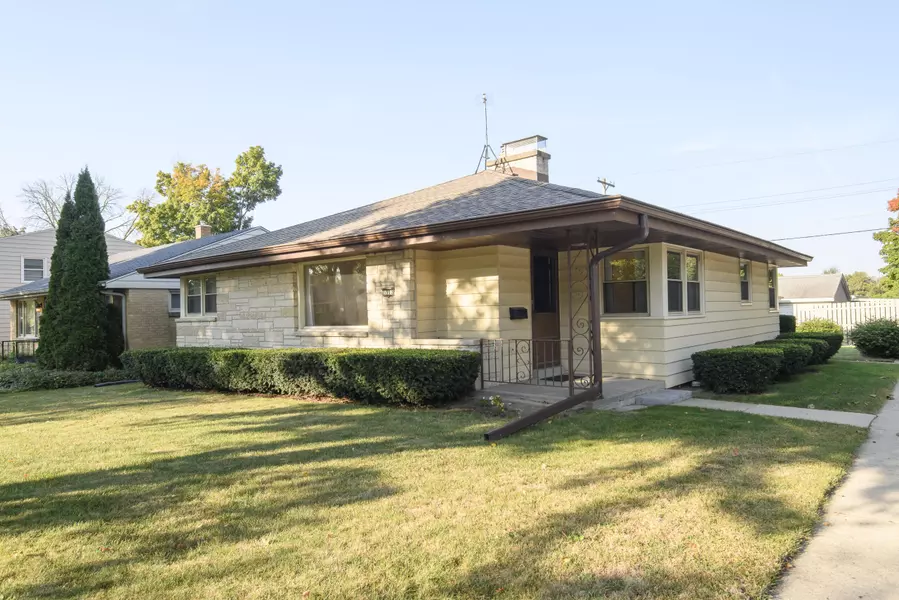 3377 N 98th St, Milwaukee, WI 53222