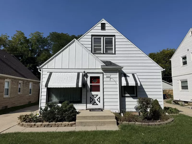 2355 S 82nd St, West Allis, WI 53219