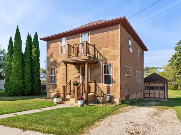 418 Middle St,  Plymouth,  WI 53073