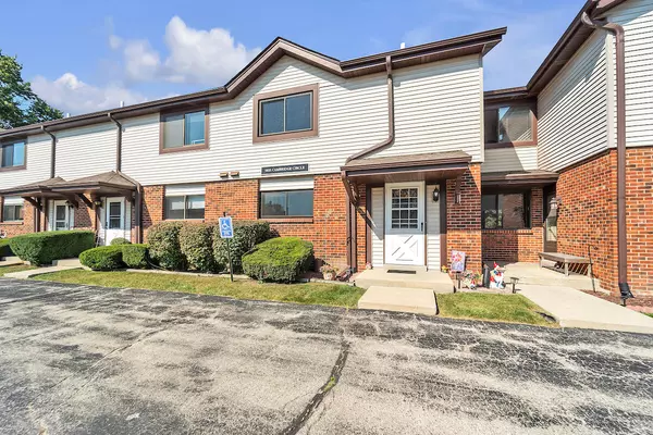 5835 Cambridge Cir Unit 5, Mount Pleasant, WI 53406