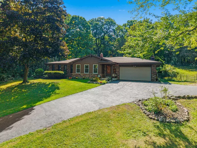 S27W30015 N Bethesda Cir, Genesee, WI 53188