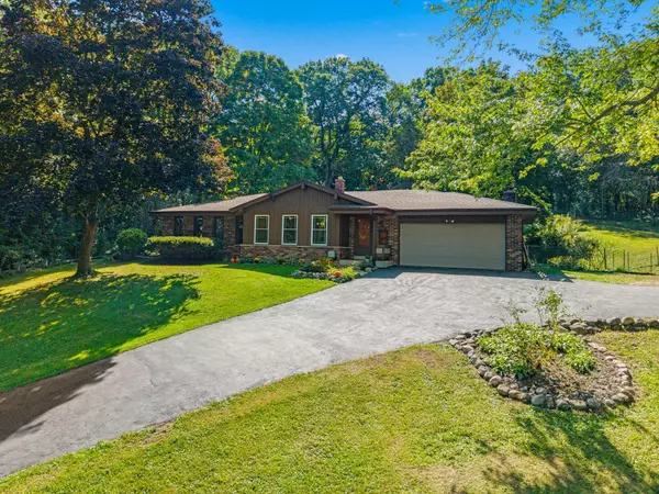 S27W30015 N Bethesda Cir,  Genesee,  WI 53188