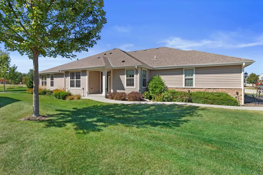 2708 Portage Cir, Waukesha, WI 53189