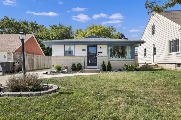 3525 S 45th St, Greenfield, WI 53220