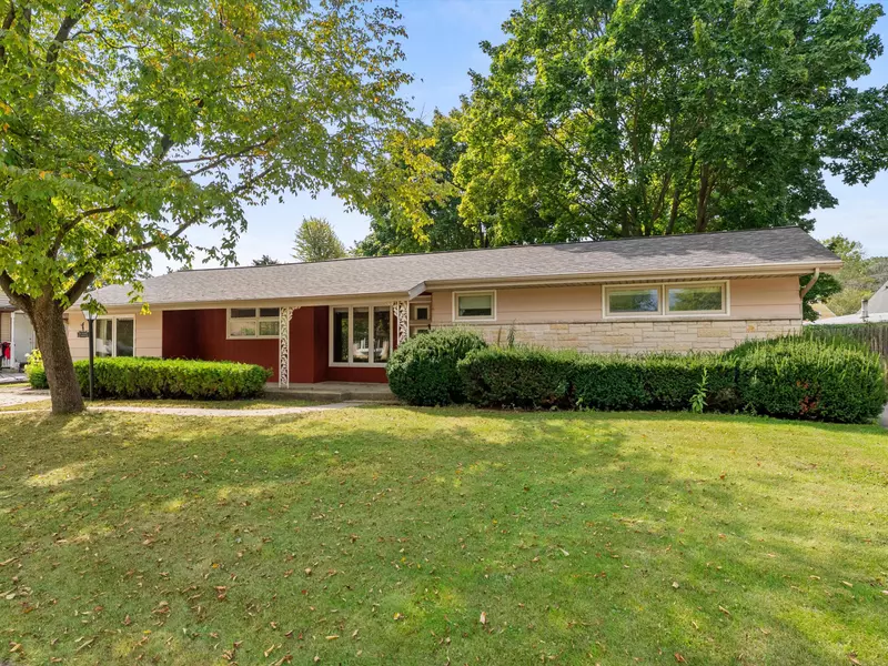 2023 Granger Rd, Manitowoc, WI 54220