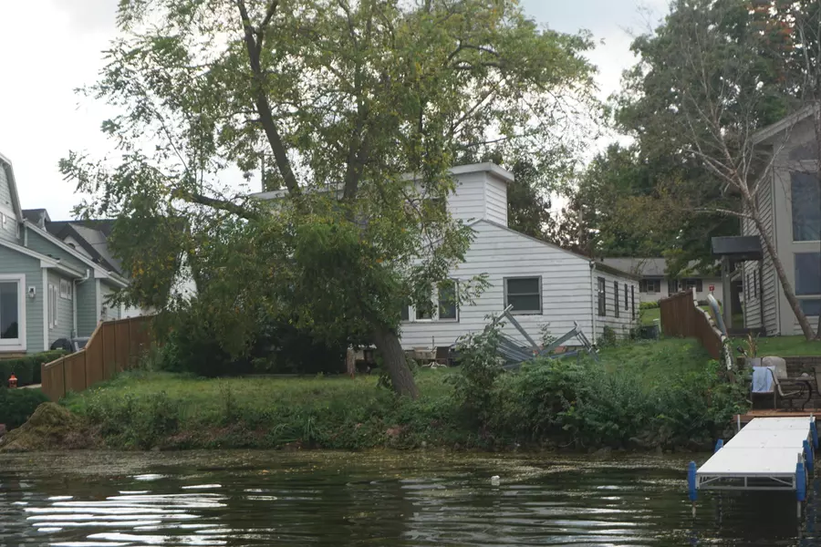 W186S7576 Kingston Dr, Muskego, WI 53150