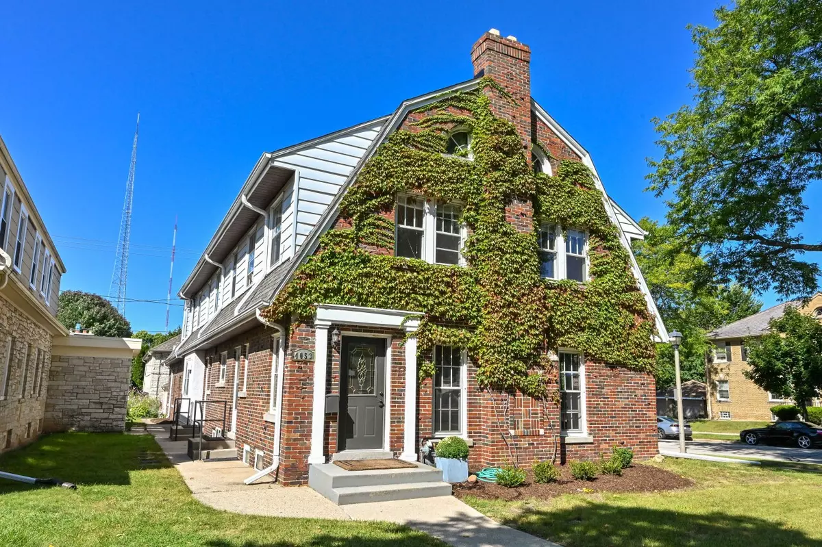 Shorewood, WI 53211,4053 N Bartlett Ave Unit 1615 E Kenmore Pl